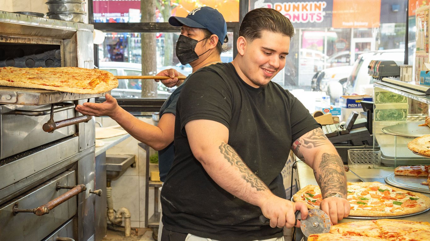 JoeysPizzeria ShopPersonalityPhoto1 Blog