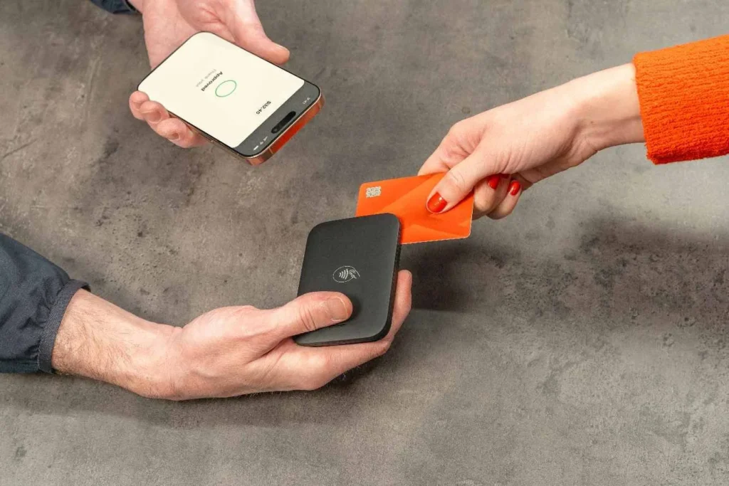 Driver App 10 Shot 12 Reader Lifestyle Driver Swipe1